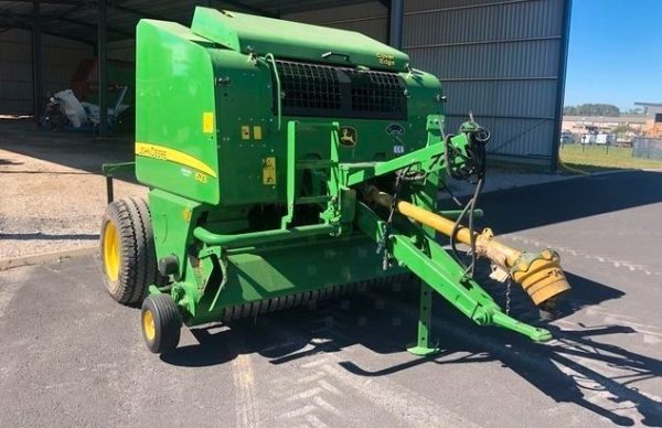 Presse à balles rondes John Deere 623