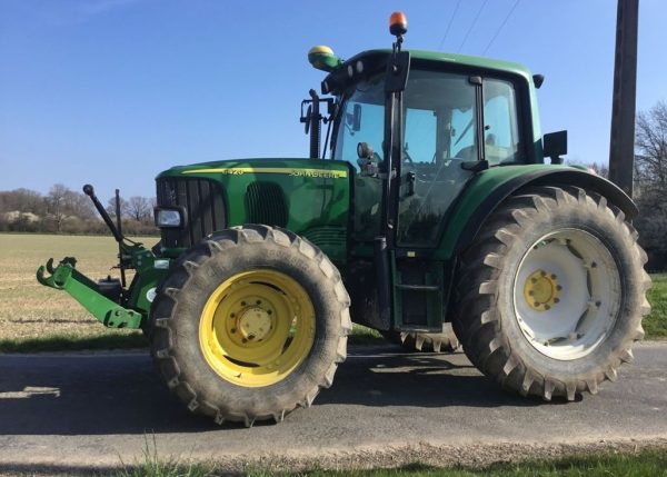 Tracteur agricole John Deere 6420