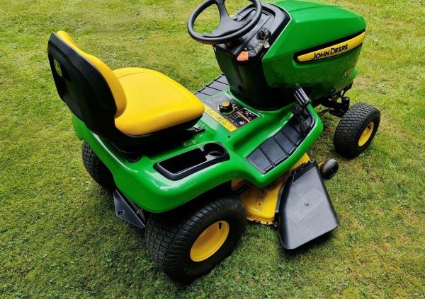 Tracteur tondeuse autoportée JOHN DEERE X300 / X300R