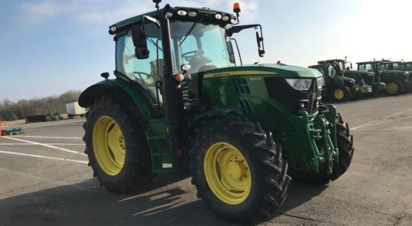 Tracteur agricole John Deere 6120 R