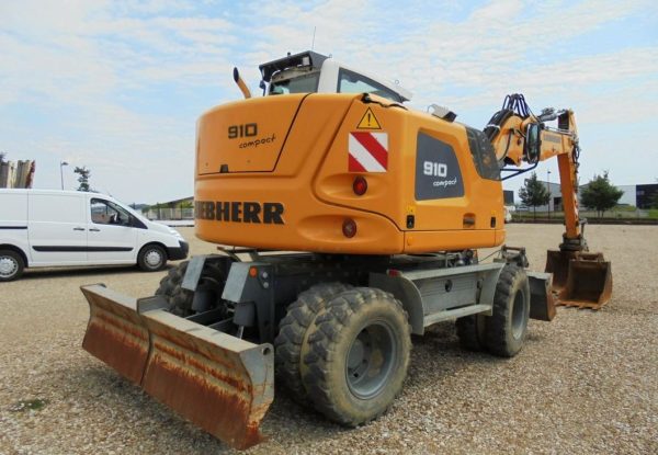 Pelle sur pneus Liebherr A910 COMPACT Litronic