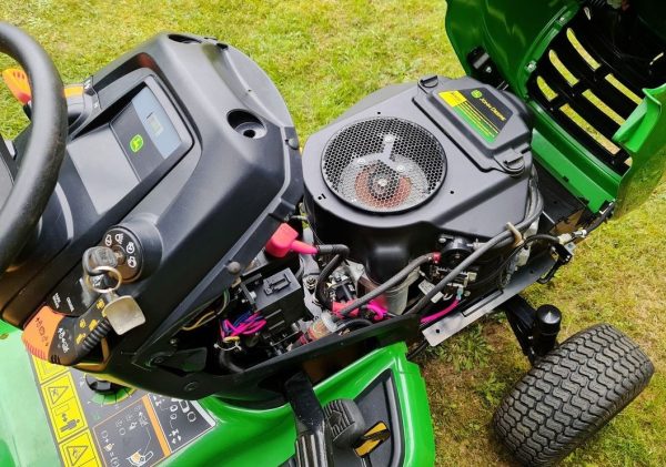 Tracteur tondeuse autoportée JOHN DEERE X300 / X300R - Image 2