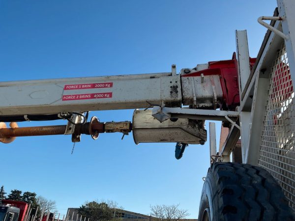 Camion grue tarière - Image 2