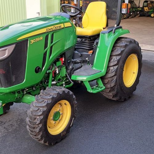 John Deere 3039R