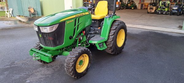 John Deere 3039R