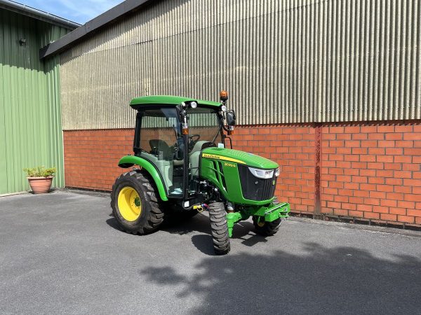 John Deere 3039R