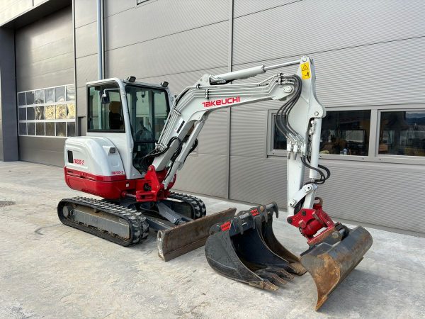 Takeuchi TB235-2 - Image 6