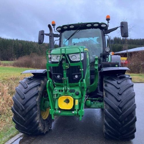 John Deere 6215R